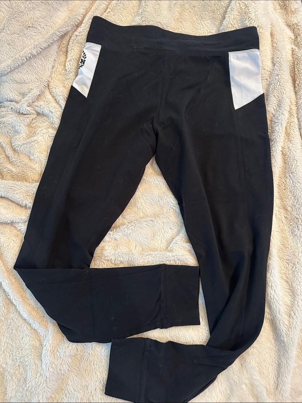 PINK Victoria's Secret Black Leggings with Gray Pocket Accents - Picture 2 of 4